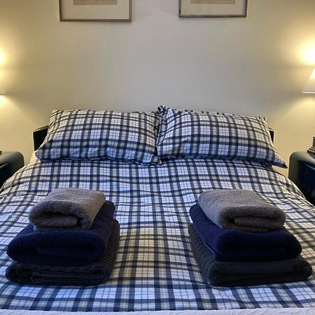 In The Centre Of Shaftesbury Apartment Room photo