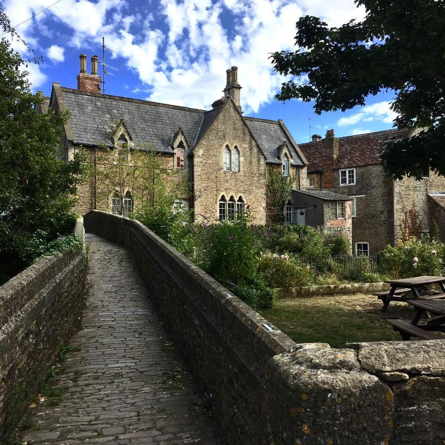 In The Centre Of Shaftesbury Apartment Exterior photo