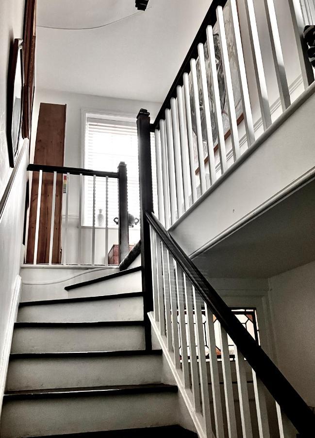 In The Centre Of Shaftesbury Apartment Exterior photo