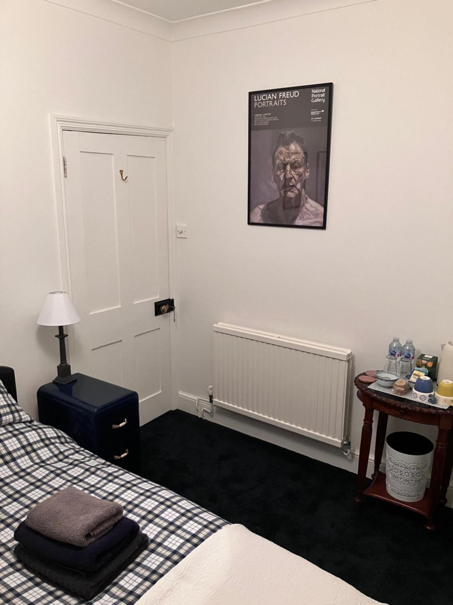 In The Centre Of Shaftesbury Apartment Room photo